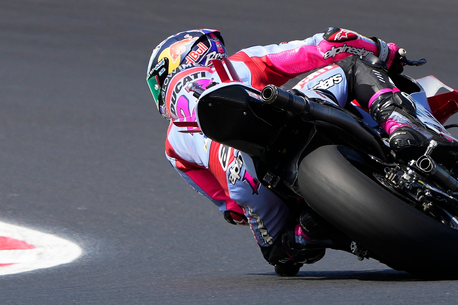 Ducati, Yamaha e Aprilia travam disputa apertada no primeiro dia de treinos em Misano