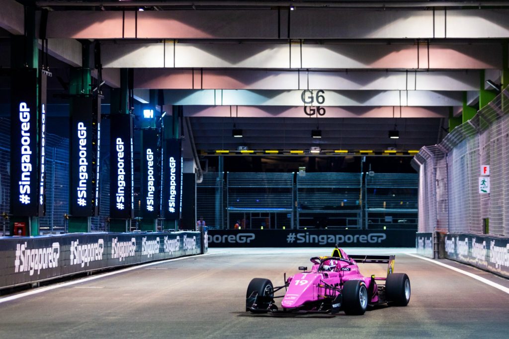 Marta García anota pole da W Series em Singapura em sessão interrompida por chuva