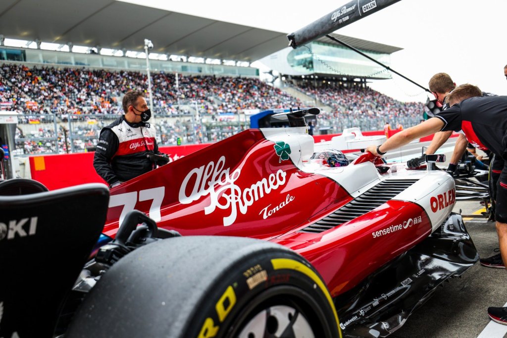 Vasseur cita dívida de gratidão e diz que Alfa Romeo “é como um lar”: “Torço por eles”