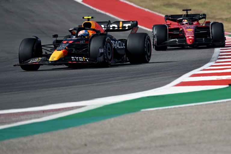Sergio Pérez acredita que outras equipes estejam tentando diminuir o poderio da Red Bull (Foto: AFP)