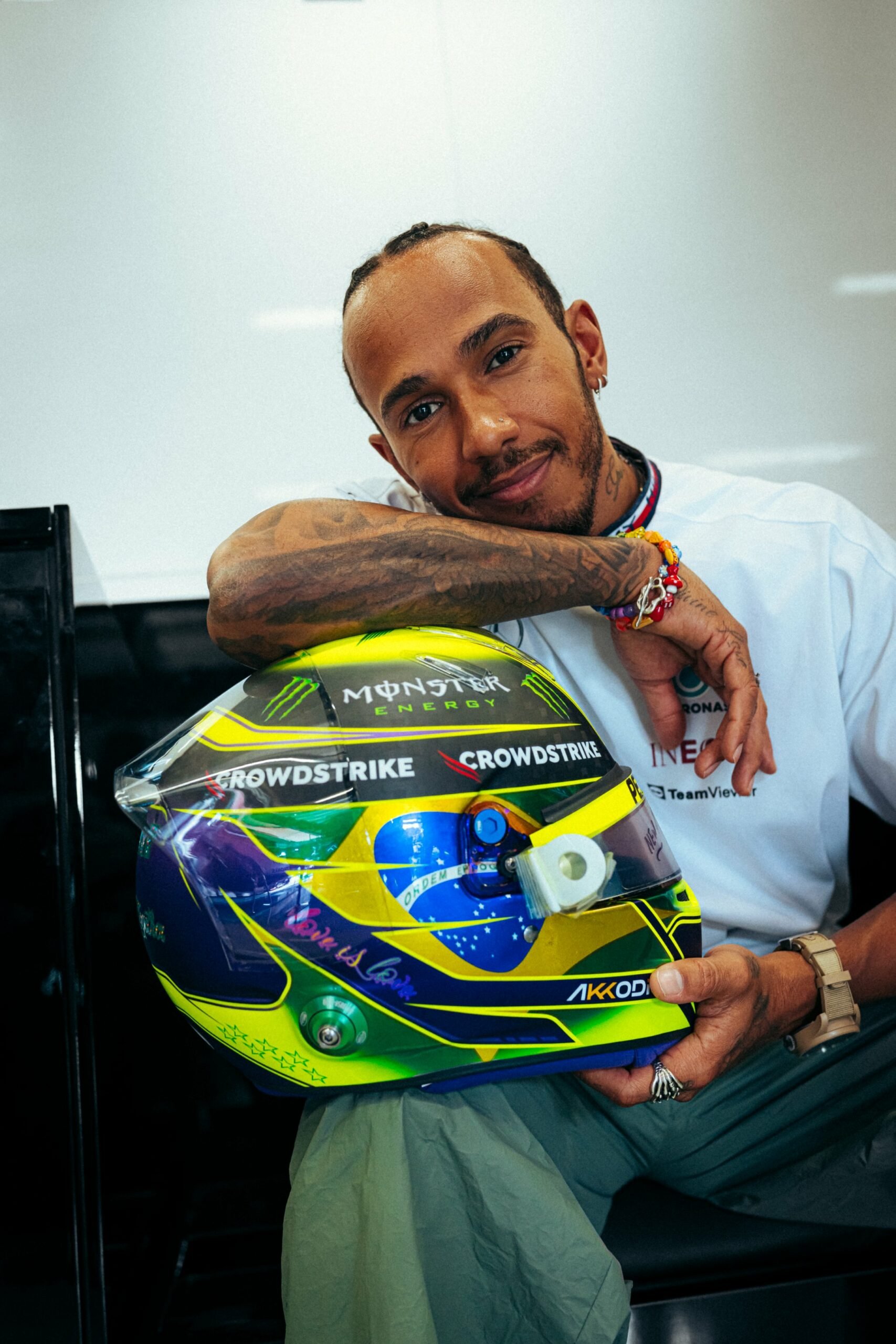 Hamilton lança capacete especial para GP de São Paulo: “Brasileiro de coração”