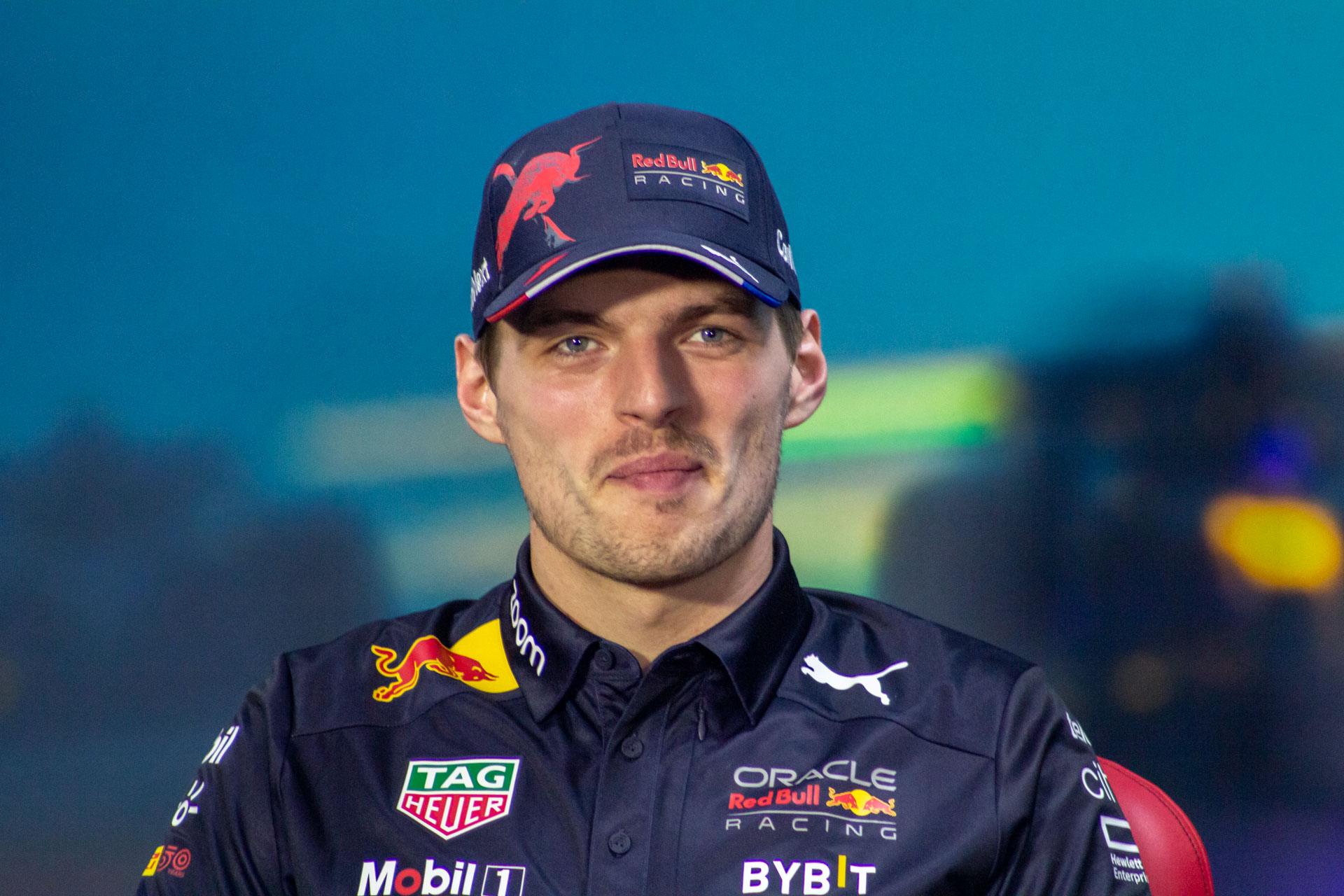 Verstappen instala simulador em avião particular. Red Bull defende: “Nunca fez mal”