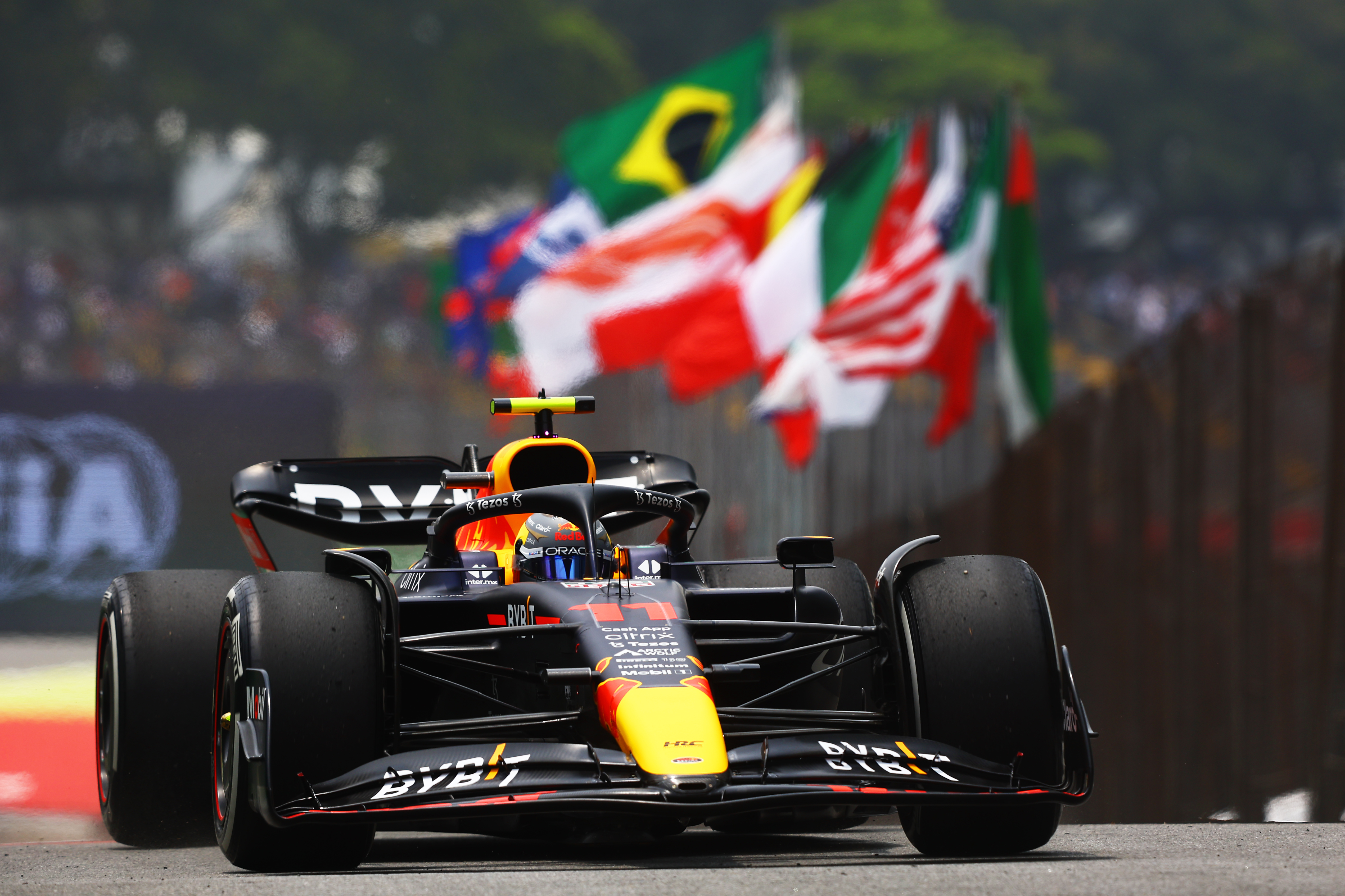 Pérez bate Leclerc por 0s004 e lidera TL1 do GP de São Paulo de Fórmula 1