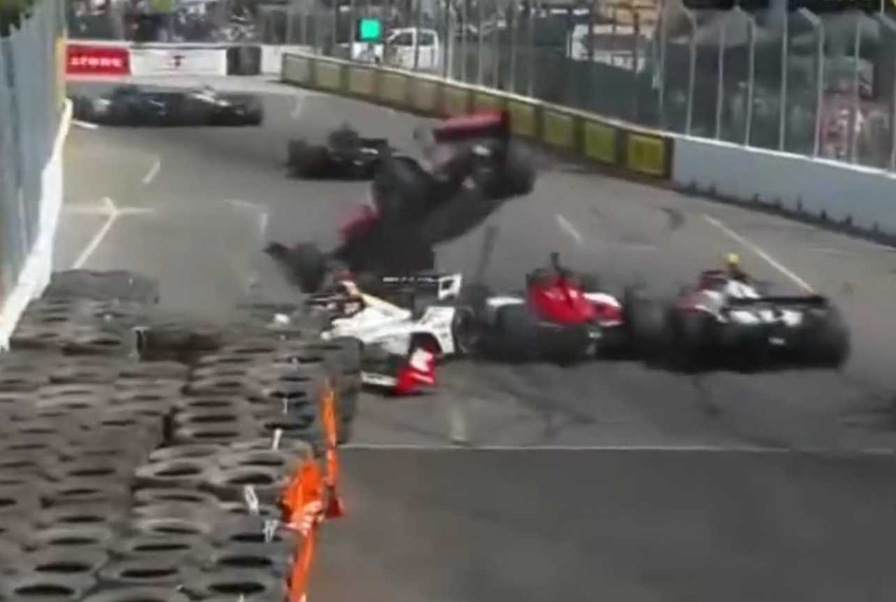 Kirkwood acerta Harvey, decola e causa bandeira amarela no GP de St. Pete da Indy