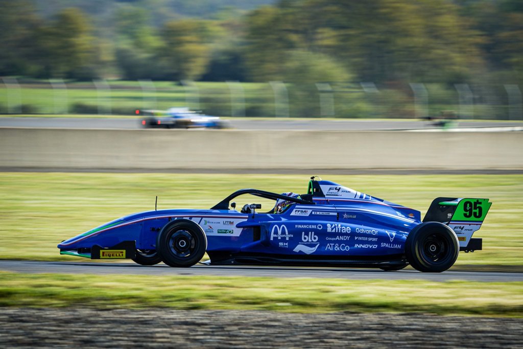 Giltaire sai na frente e lidera F4 Francesa após vitória e pódio na rodada de abertura