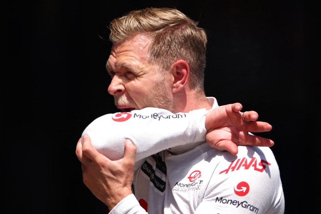 Magnussen vê azar no Azerbaijão e reclama de DRS do carro: “Muito difícil ultrapassar”