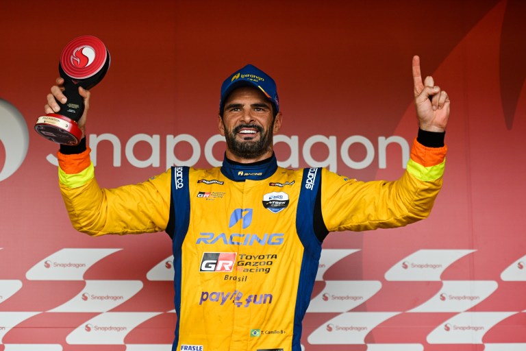 Thiago Camilo fez 345 corridas na Stock Car e segue no grid (Foto: Duda Bairros)