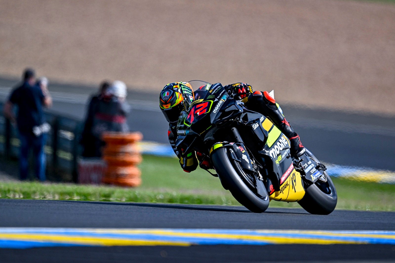 Bezzecchi corta vantagem após França e se aproxima de Bagnaia. Confira classificação
