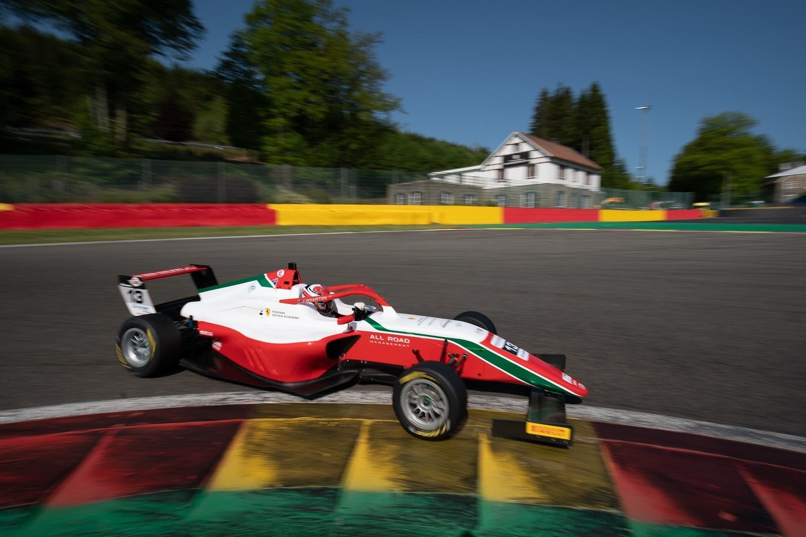 Wharton domina em Spa-Francorchamps e vence corrida 1 da F4 Italiana. Ferreira é 10º