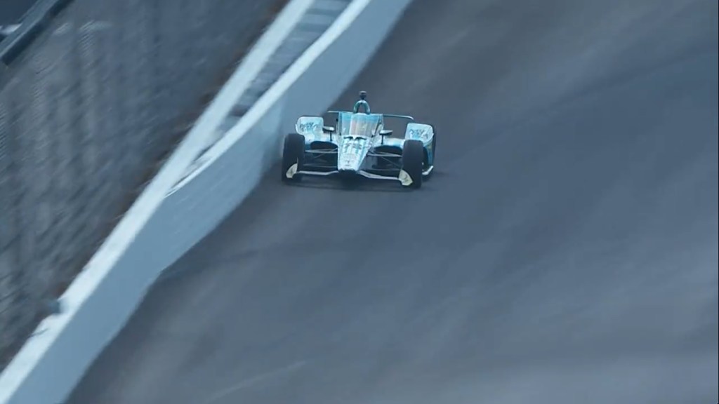 Canapino roza el muro y rompe suspensión en clasificación de Indy 500