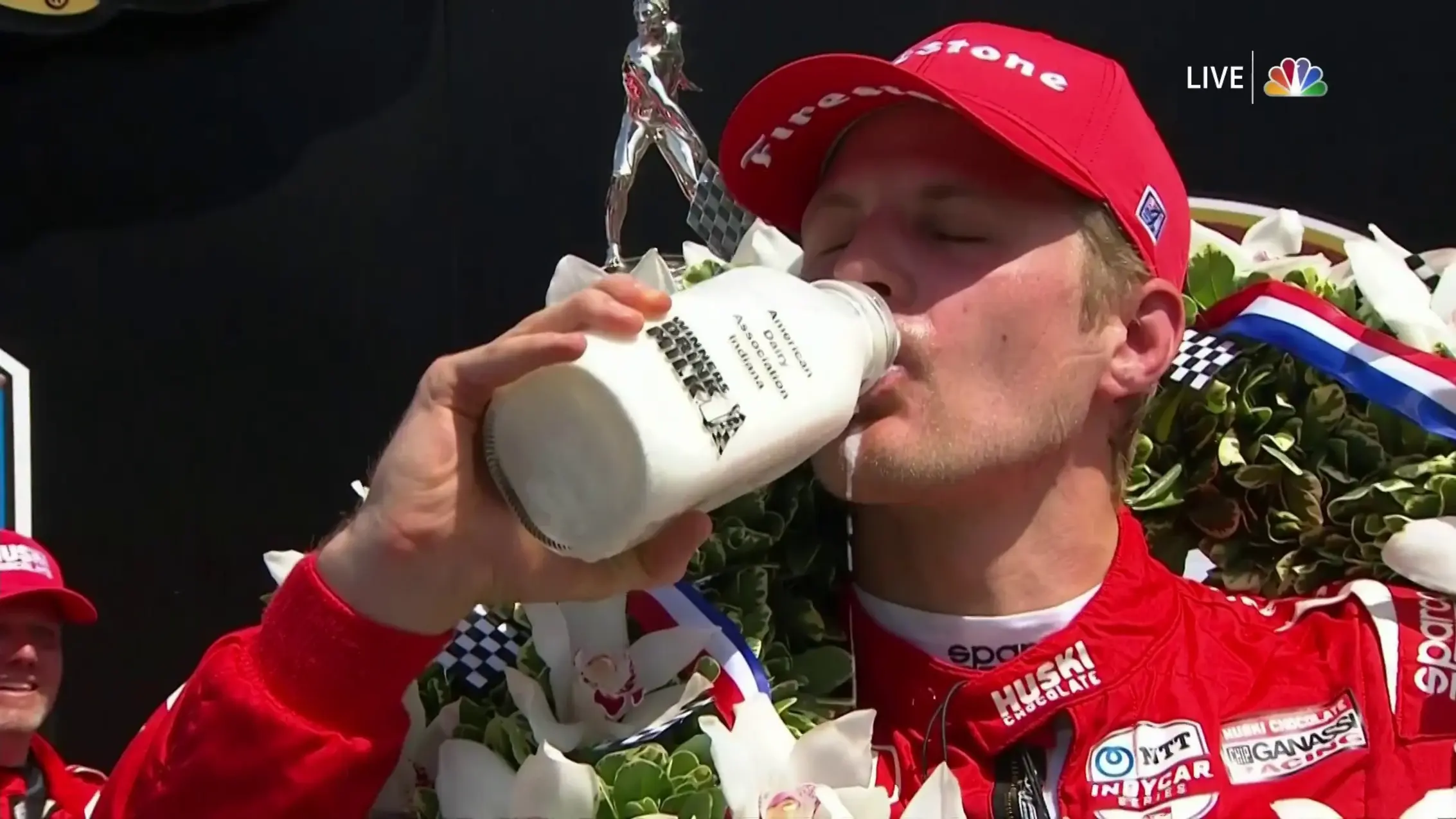 ¿Por qué los ganadores de las Indy 500 beben una botella de leche?