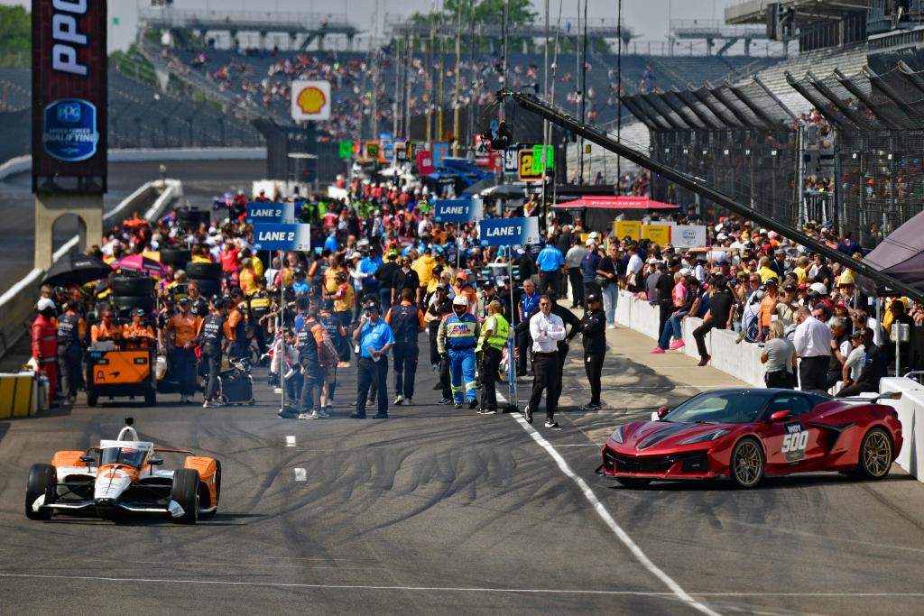 Rosenqvist enaltece McLaren após liderança na classificação: “Orgulhoso de todos”
