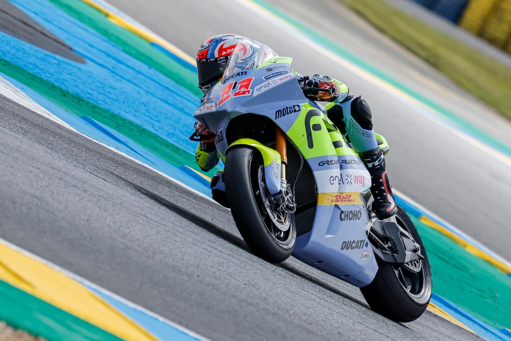 Ferrari supera punição, segura Torres e vence corrida 2 da MotoE na França
