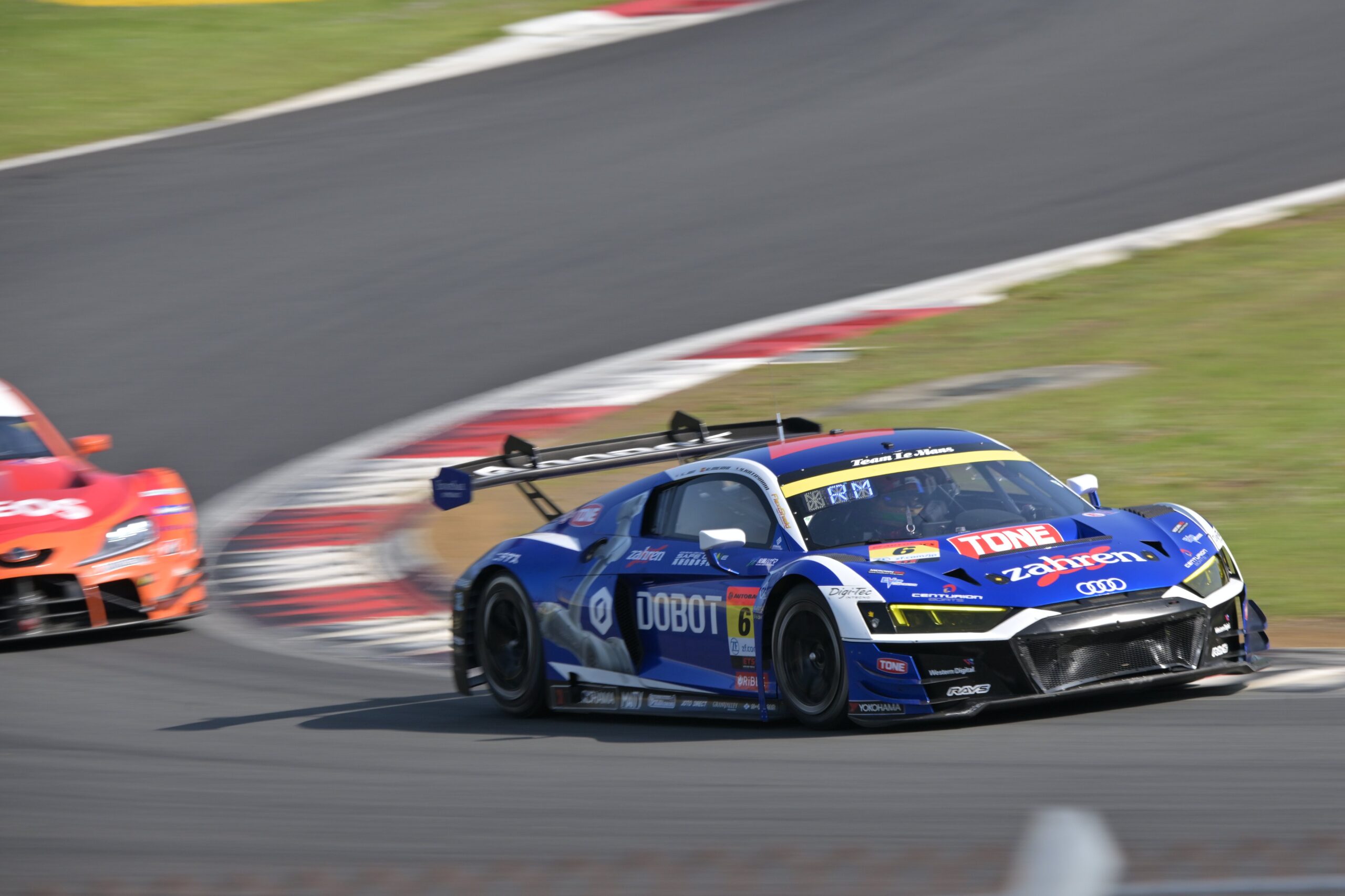 Merhi logra un séptimo puesto en los 450 km de Fuji del SuperGT, en una carrera atrapante