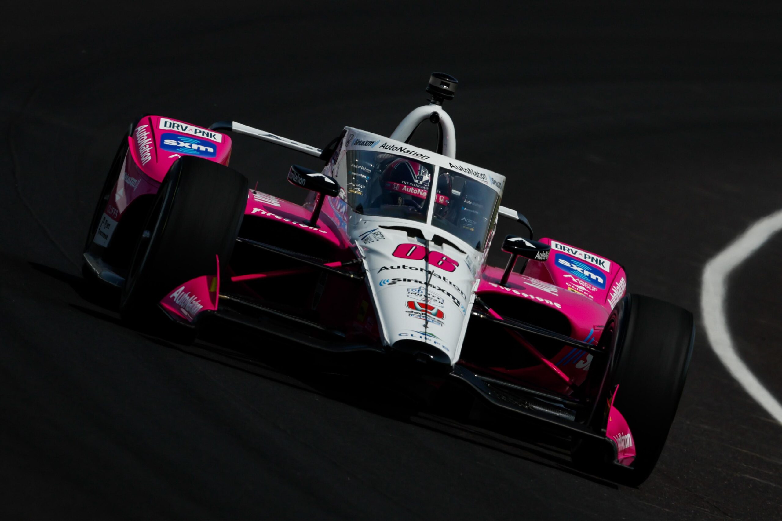 Castroneves trisca muro em volta rápida na classificação da Indy 500