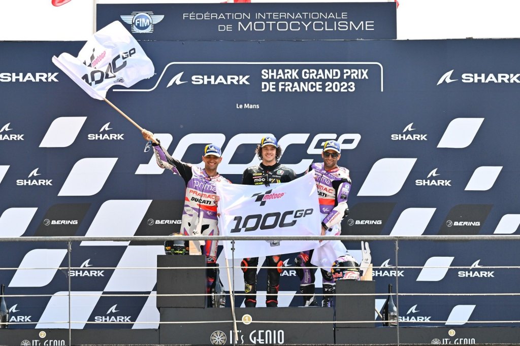 “Que queda! Eles estão bem?”: o papo entre Bezzechi, Martín e Zarco antes do pódio