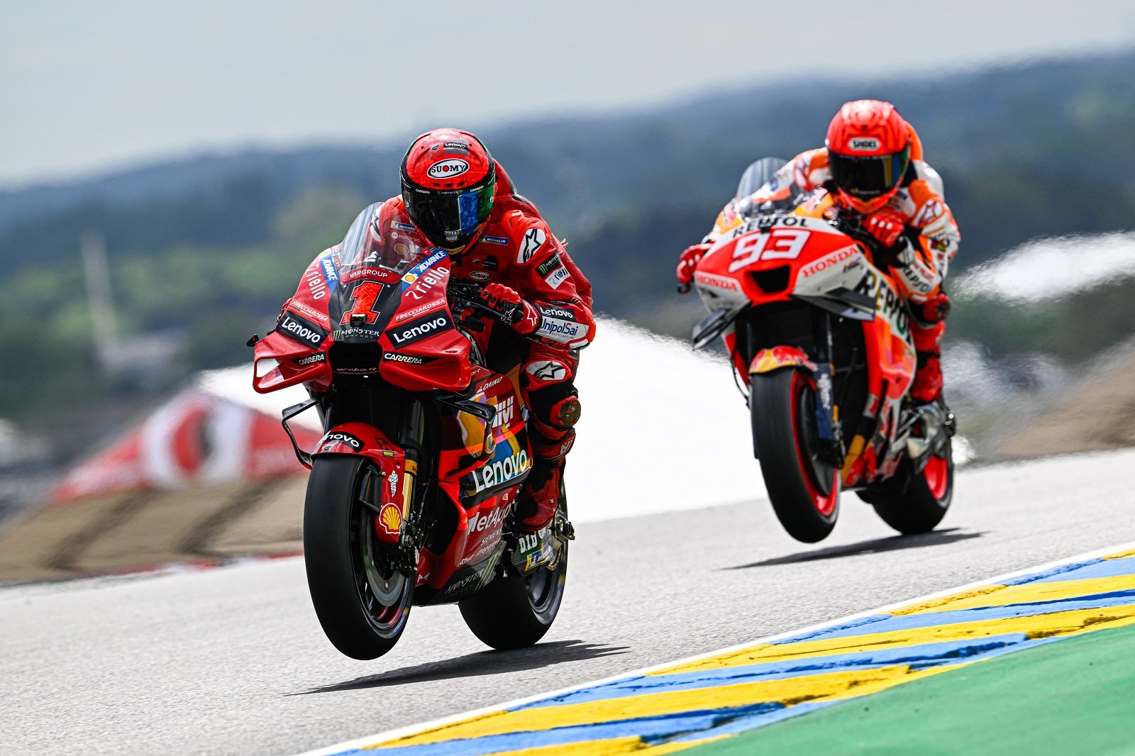 Bagnaia supera a Marc Márquez en Francia y hace la pole del GP 1000 de MotoGP