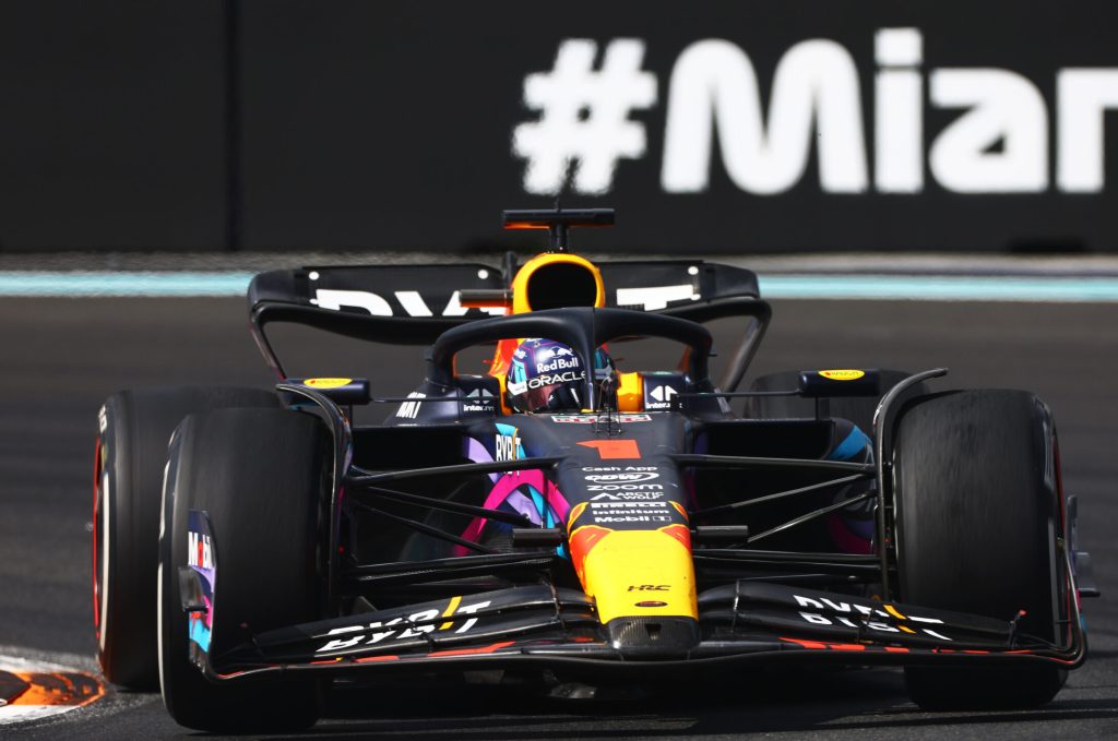 Verstappen arrasa, relega a Pérez al segundo lugar y conquista el GP de Miami de F1