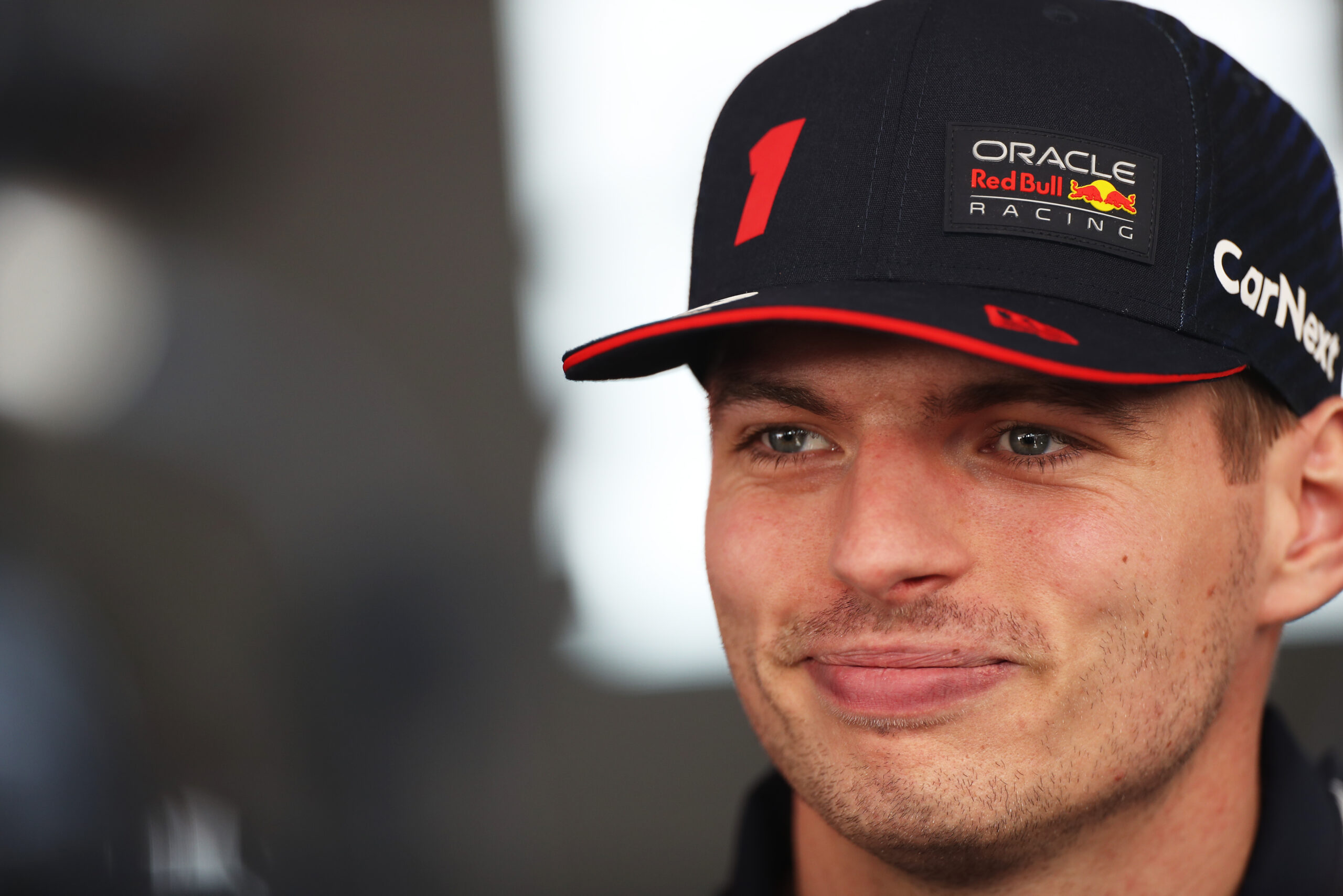Verstappen desdenha futuro de Hamilton, mas aponta benefício: “Talvez paguem mais”