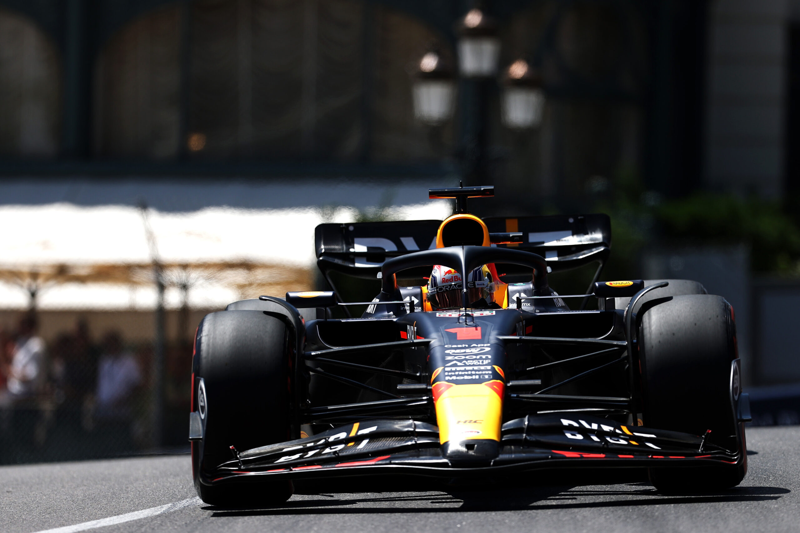 Verstappen domina en 1-2 de Red Bull en tercera práctica de Mónaco; Hamilton choca