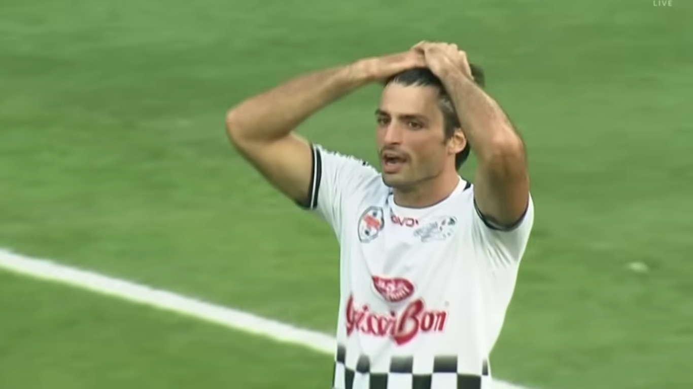 Sainz confirma presença no GP de Mônaco após pancada em jogo beneficente