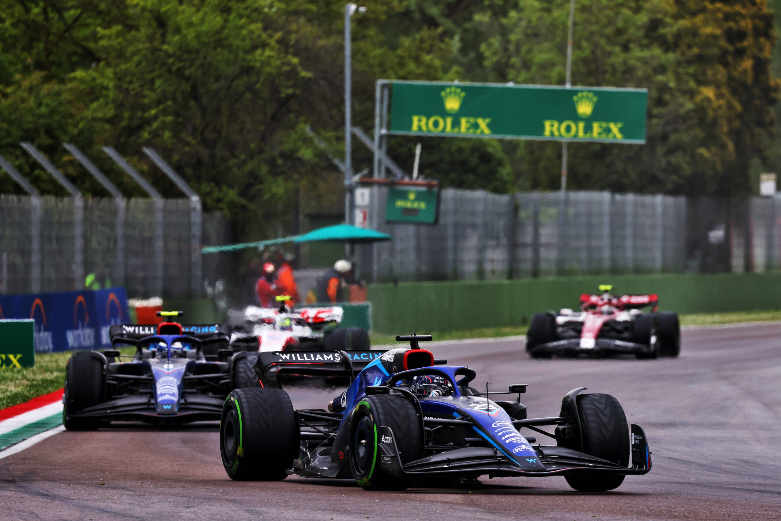Albon descarta regresar a Red Bull y enfatiza “compromiso a largo plazo” con Williams