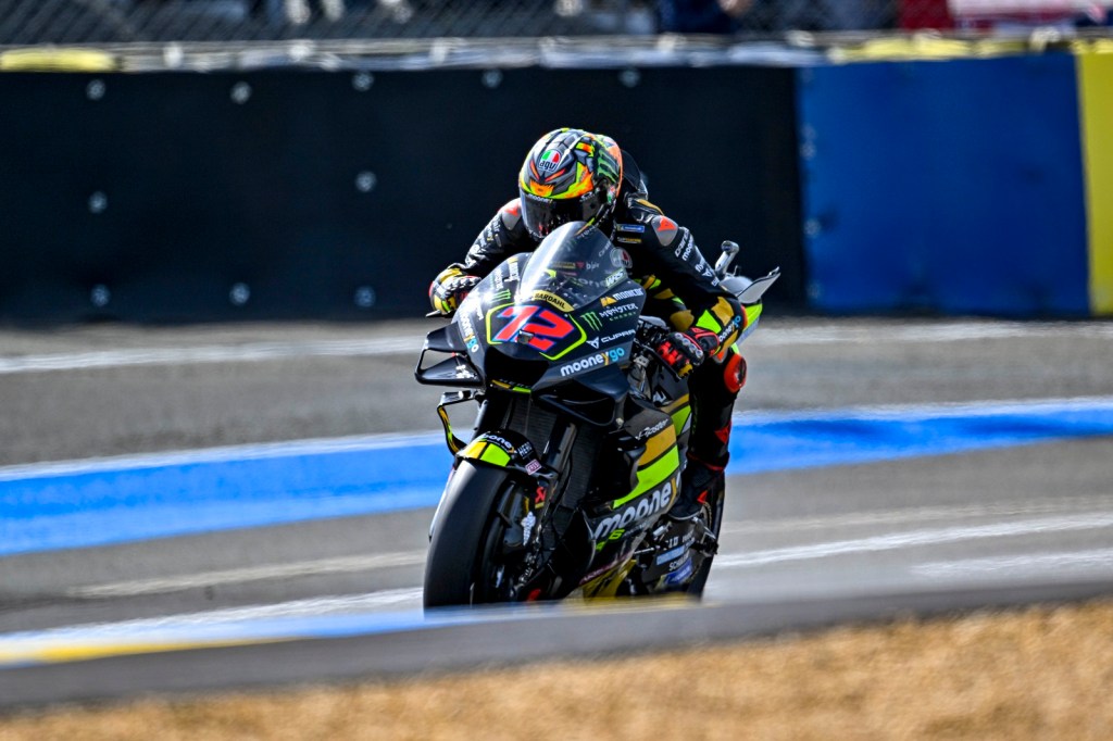 Bezzecchi reina en el caos de Francia y se lleva el GP 1000 de MotoGP