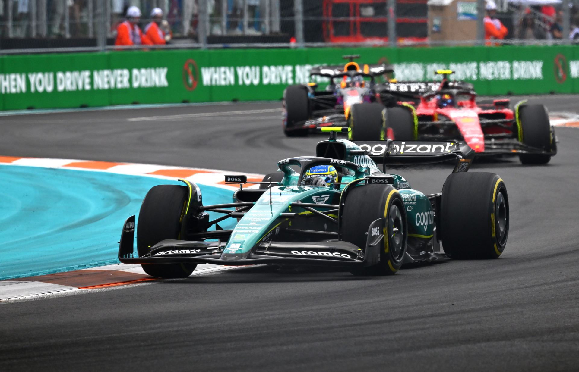 Alonso admite frustración por seguidilla de terceros lugares: “Red Bull es mejor”
