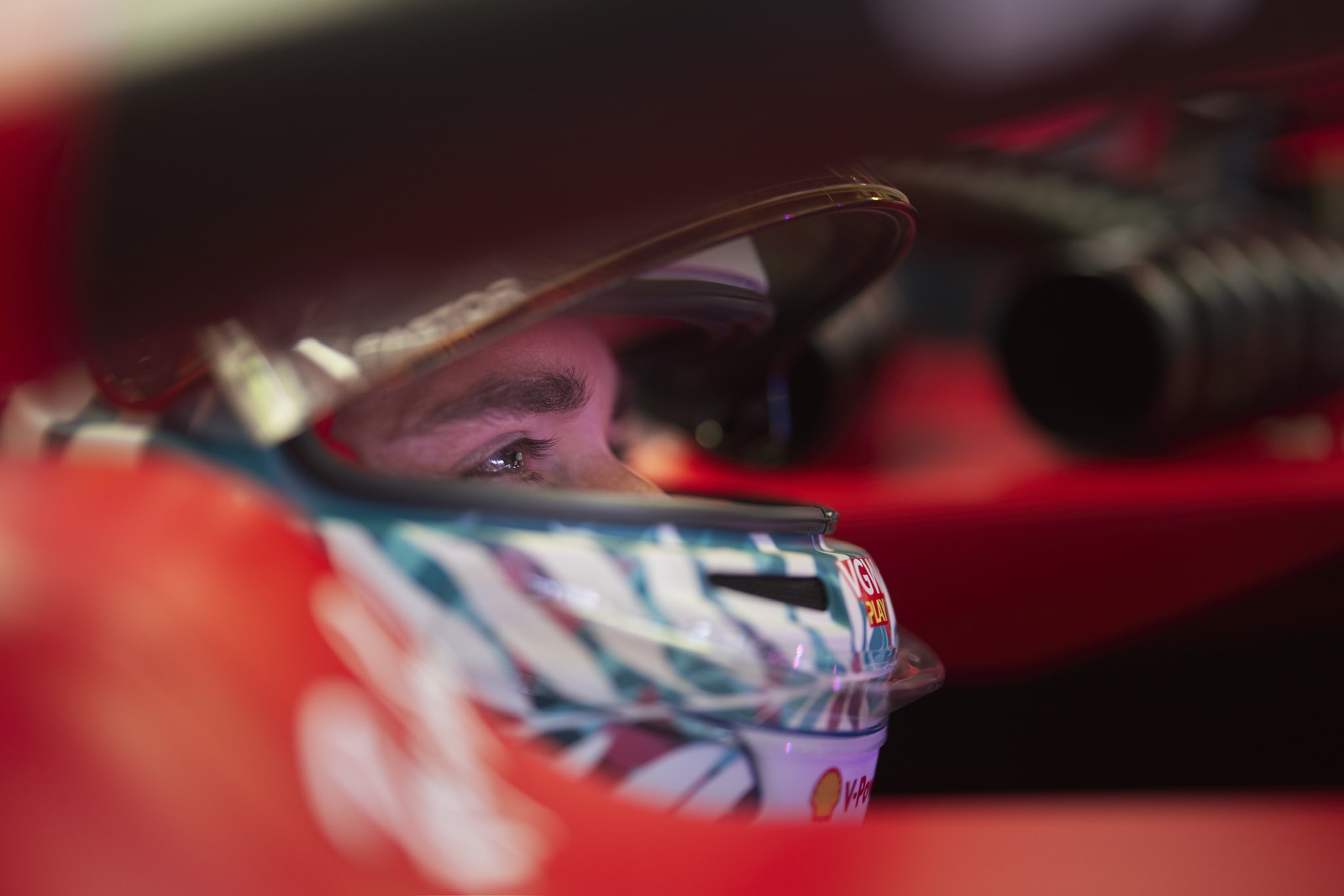 Leclerc lamenta tener a Red Bull “dos pasos al frente” en la F1, pero defiende a Ferrari
