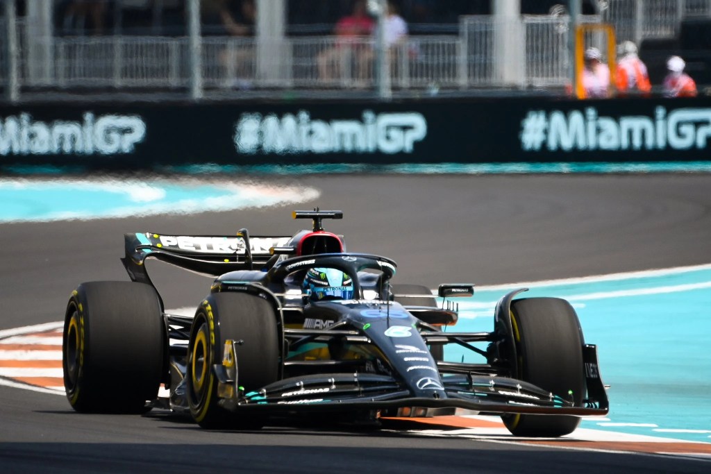 Russell desvela que Mercedes puede superar a Ferrari y Aston Martin tras problemas en FP2