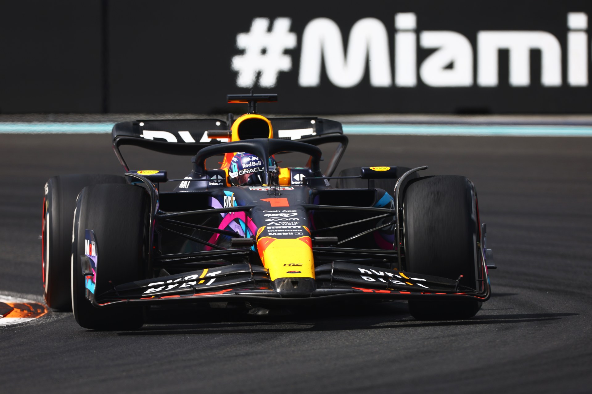 Verstappen trucida Pérez na estratégia e vence GP de Miami de Fórmula 1