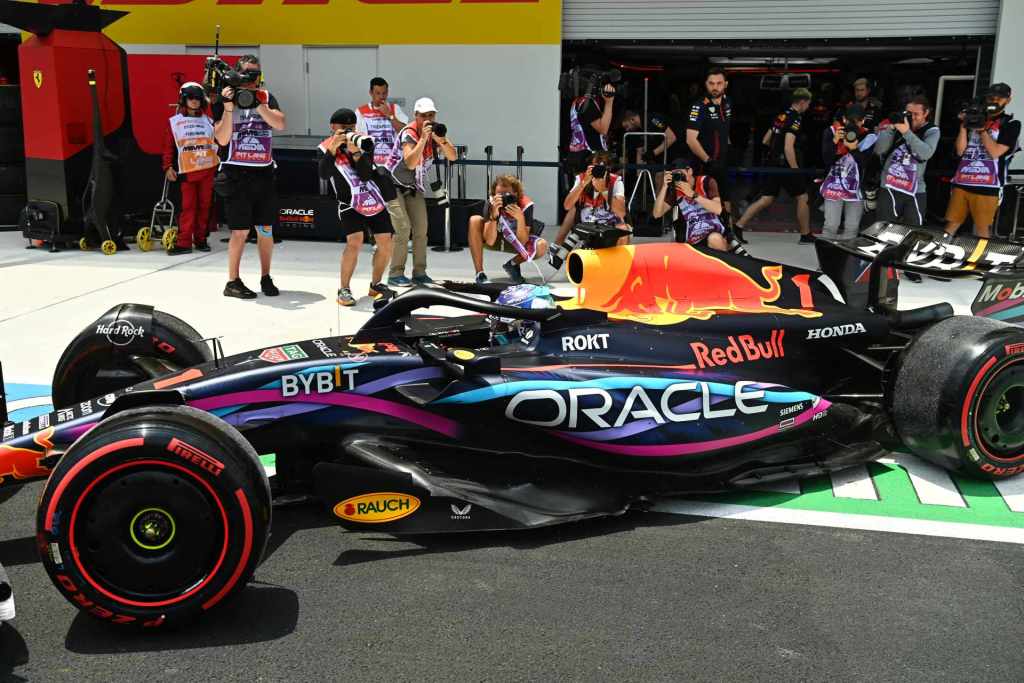 Verstappen celebra renovação de Newey, mas pede para Red Bull manter “grupo unido”