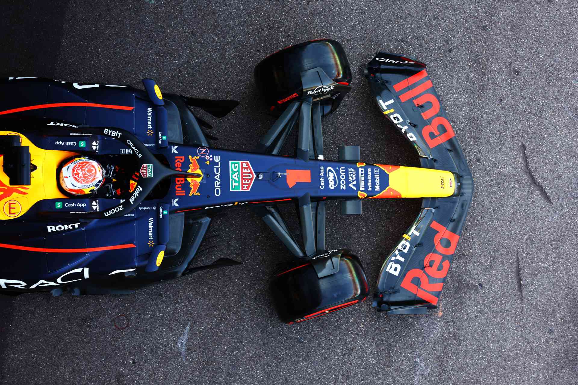 Verstappen celebra pole saída “da cartola” em Mônaco: “Bati no muro duas vezes”