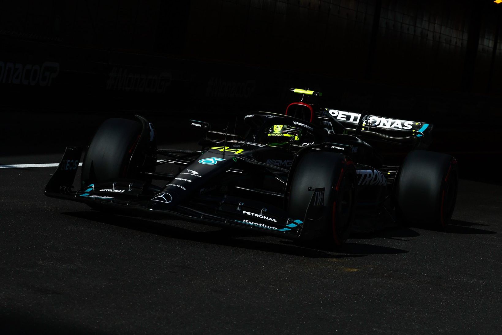 Hamilton es multado por exceder velocidad en el pit-lane de Mónaco en la tercera práctica