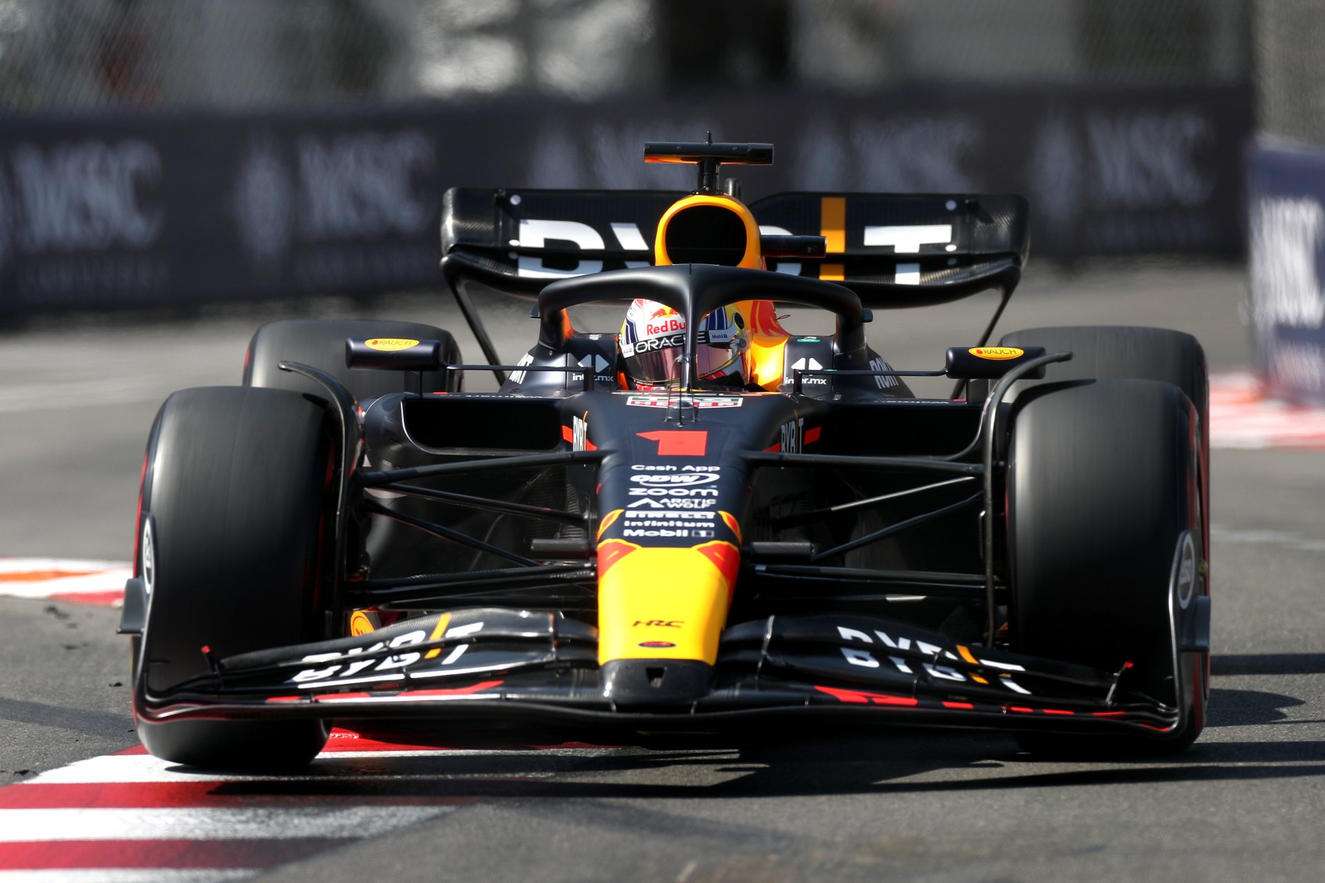 Verstappen faz ‘meio gol’ e conquista pole para GP de Mônaco. Pérez bate e é último