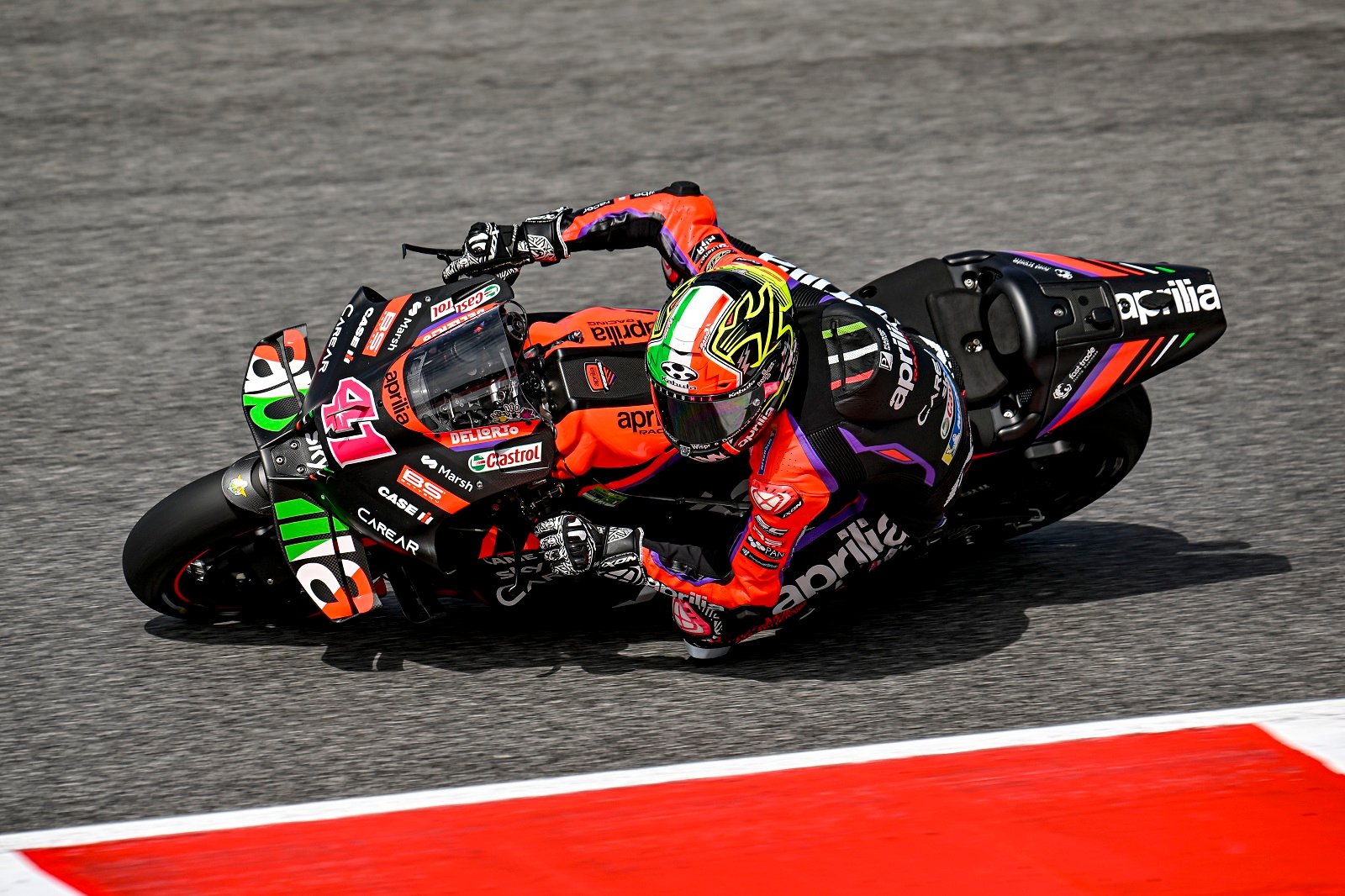 Bezzecchi y Aleix Espargaró lideraron las prácticas de MotoGP en Silverstone