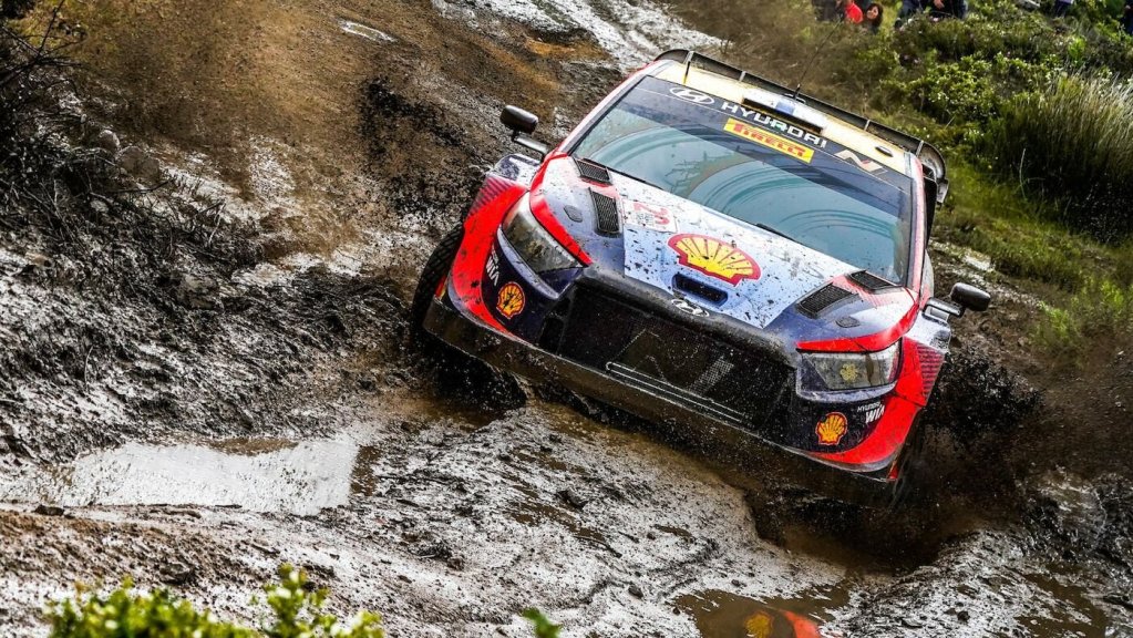 Lappi passa Ogier e mantém liderança no Rali da Itália-Sardenha apesar de pneu furado