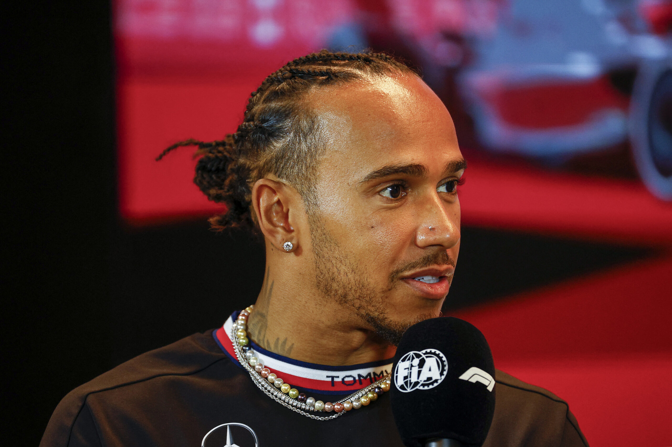 Hamilton lamenta “devastadora” morte de Van ‘t Hoff e pede análise da FIA na Eau Rouge