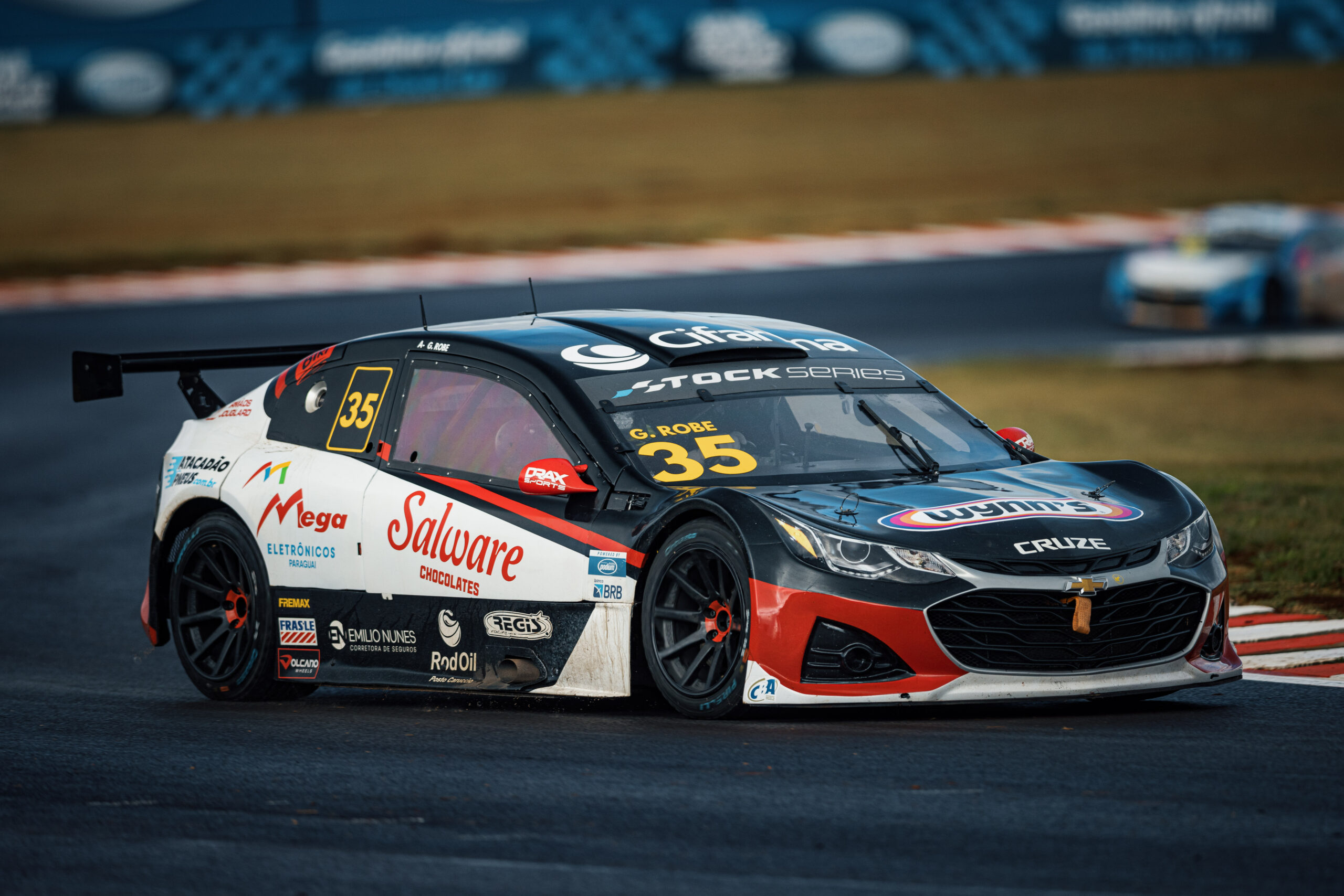 Robe e De Valle fecham rodada tripla em Cascavel com vitórias na Stock Series