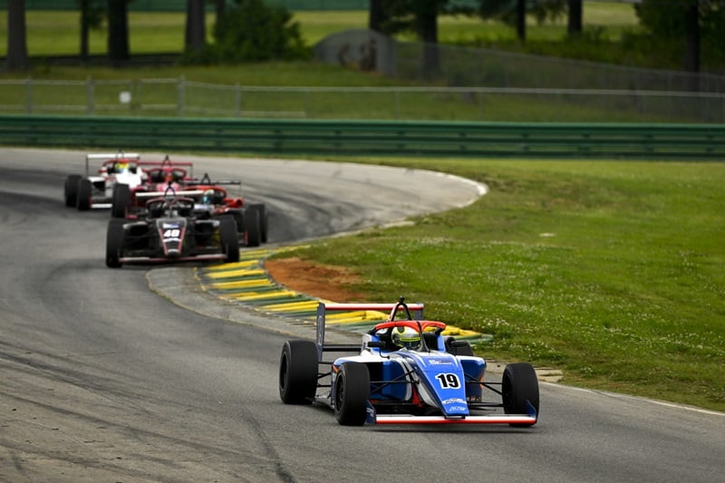 Giaffone vence corrida 2 em Virginia e dispara na liderança da USF Juniors