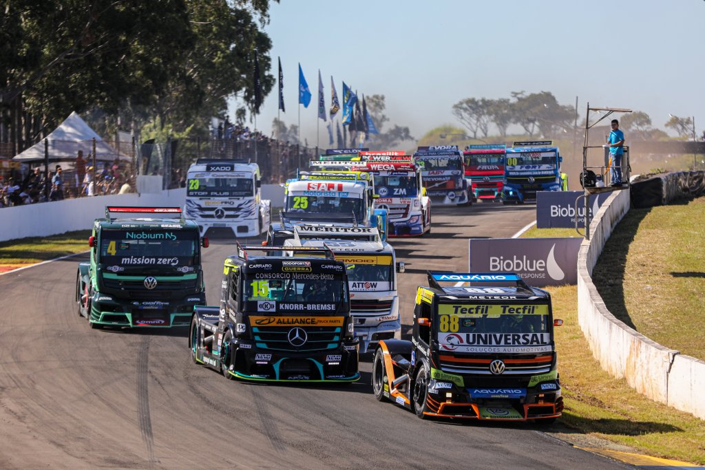 Monteiro e Andrade vencem corridas 3 e 4 da Copa Truck em Londrina
