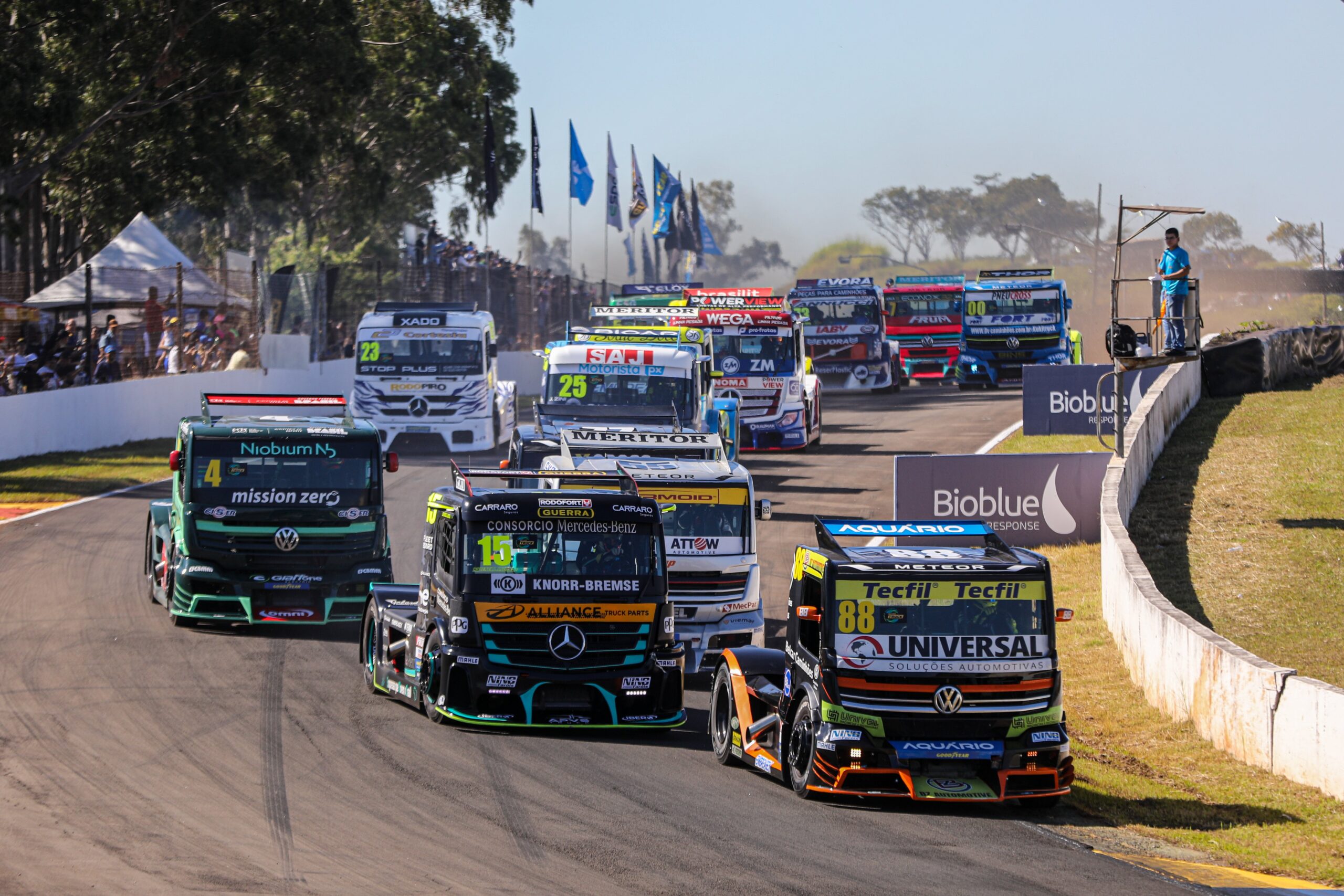 Monteiro e Andrade vencem corridas 3 e 4 da Copa Truck em Londrina