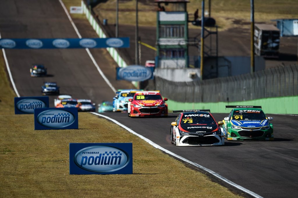 Cascavel recebe quarta etapa da Stock Car, e Maurício completa 300 largadas na categoria