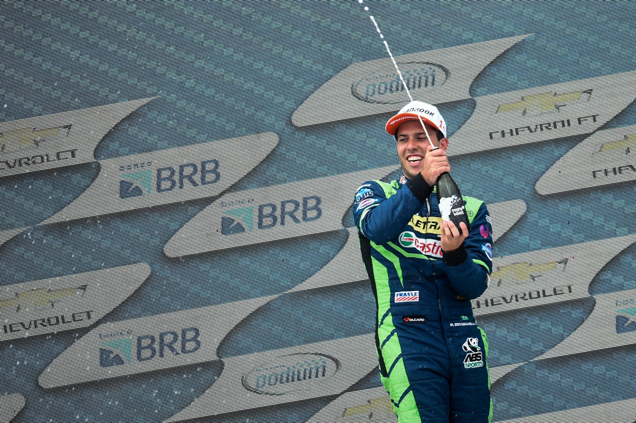 Rimbano larga na pole e vence de ponta a ponta corrida 1 da Stock Series em Cascavel