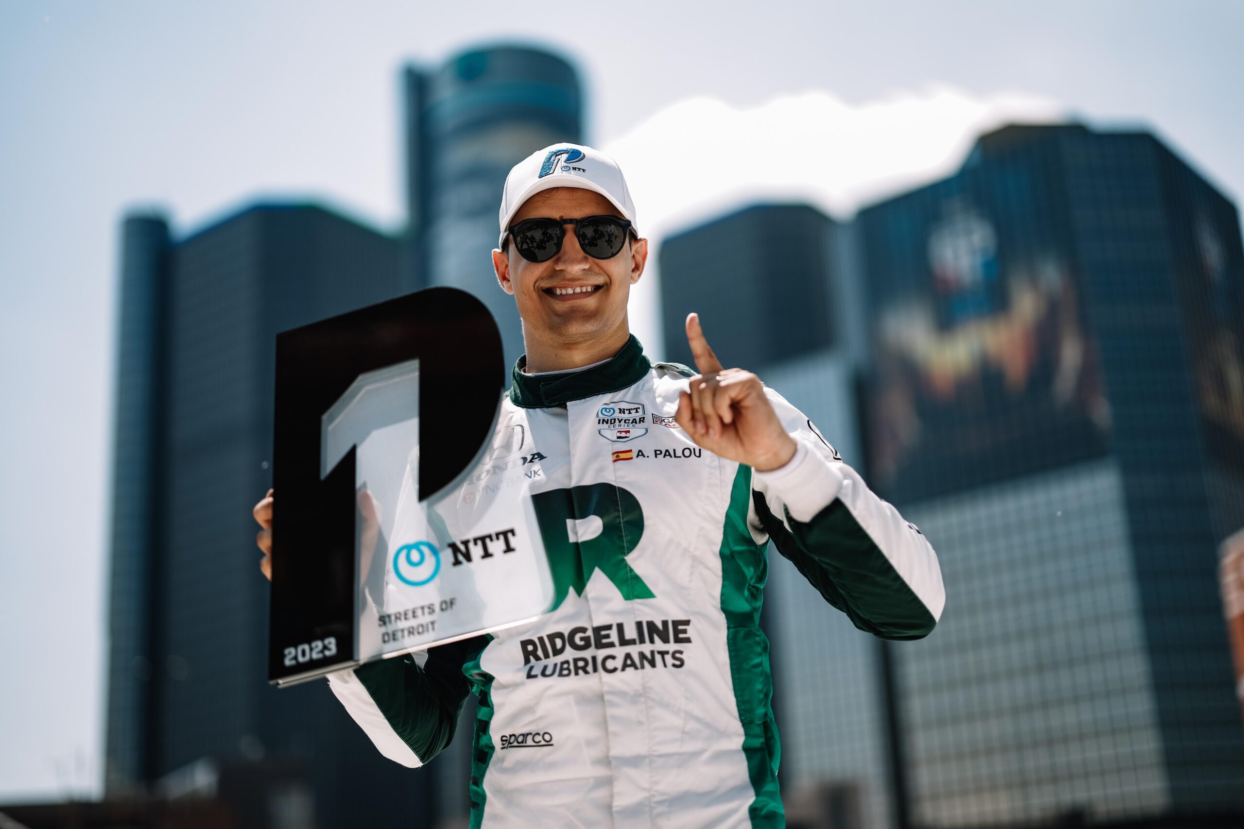 Palou celebra pole em Detroit, mas aponta sobre pista: “Muito apertada para Indy”