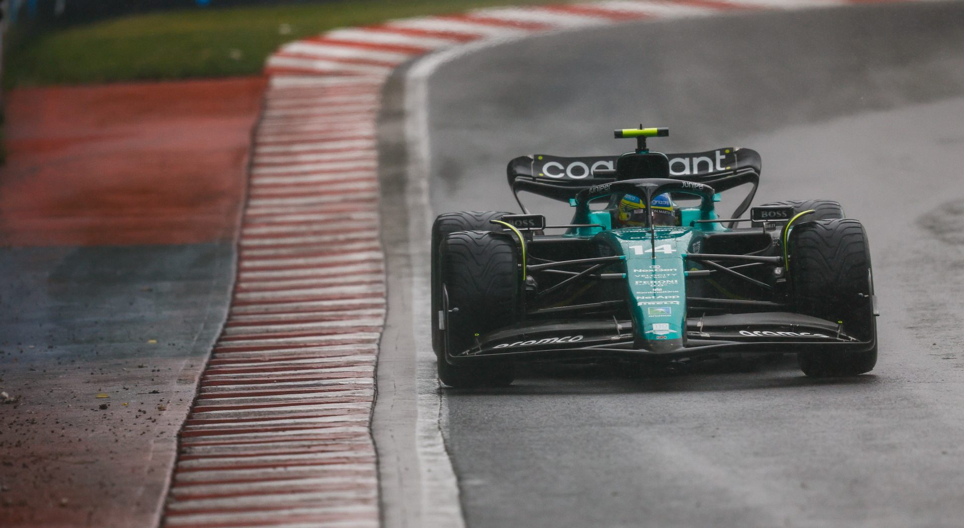 Aston Martin defiende su “propia filosofía” y rechaza copiar el suelo de Red Bull