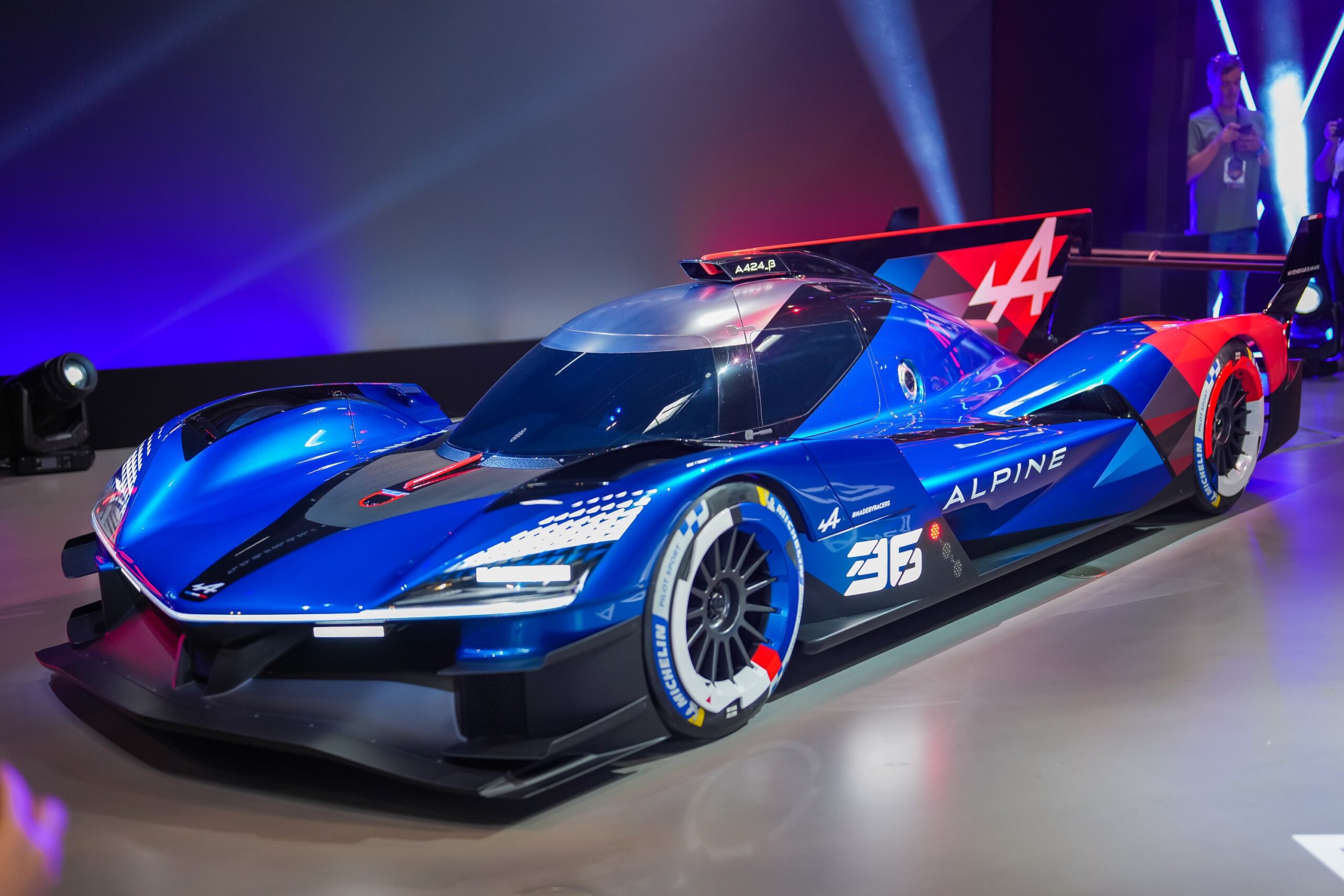 Alpine lança hipercarro A424 Beta antes das 24H de Le Mans de olho em WEC 2024