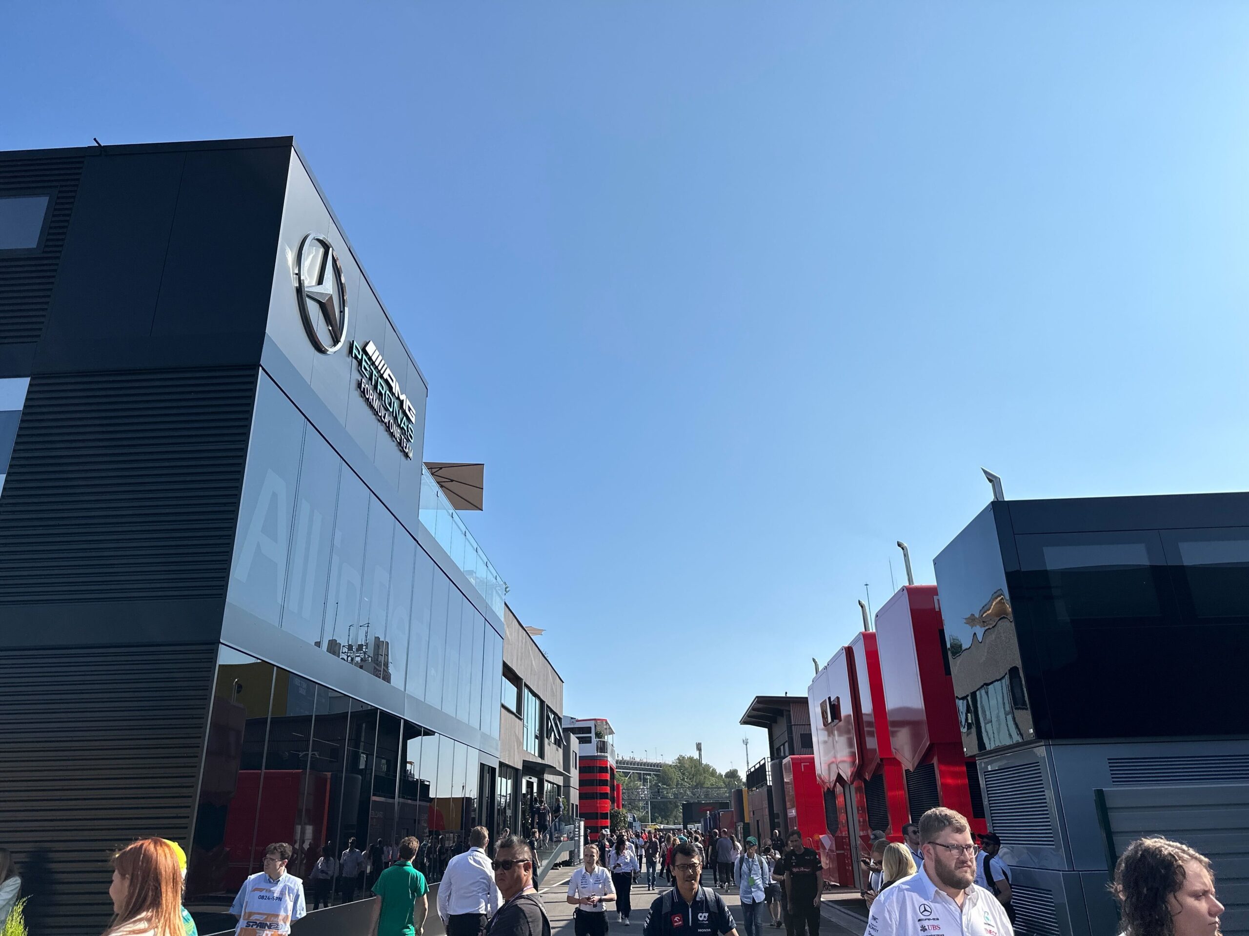Fórmula 1 tem domingo de sol e calor na Espanha, mas chance de chuva existe
