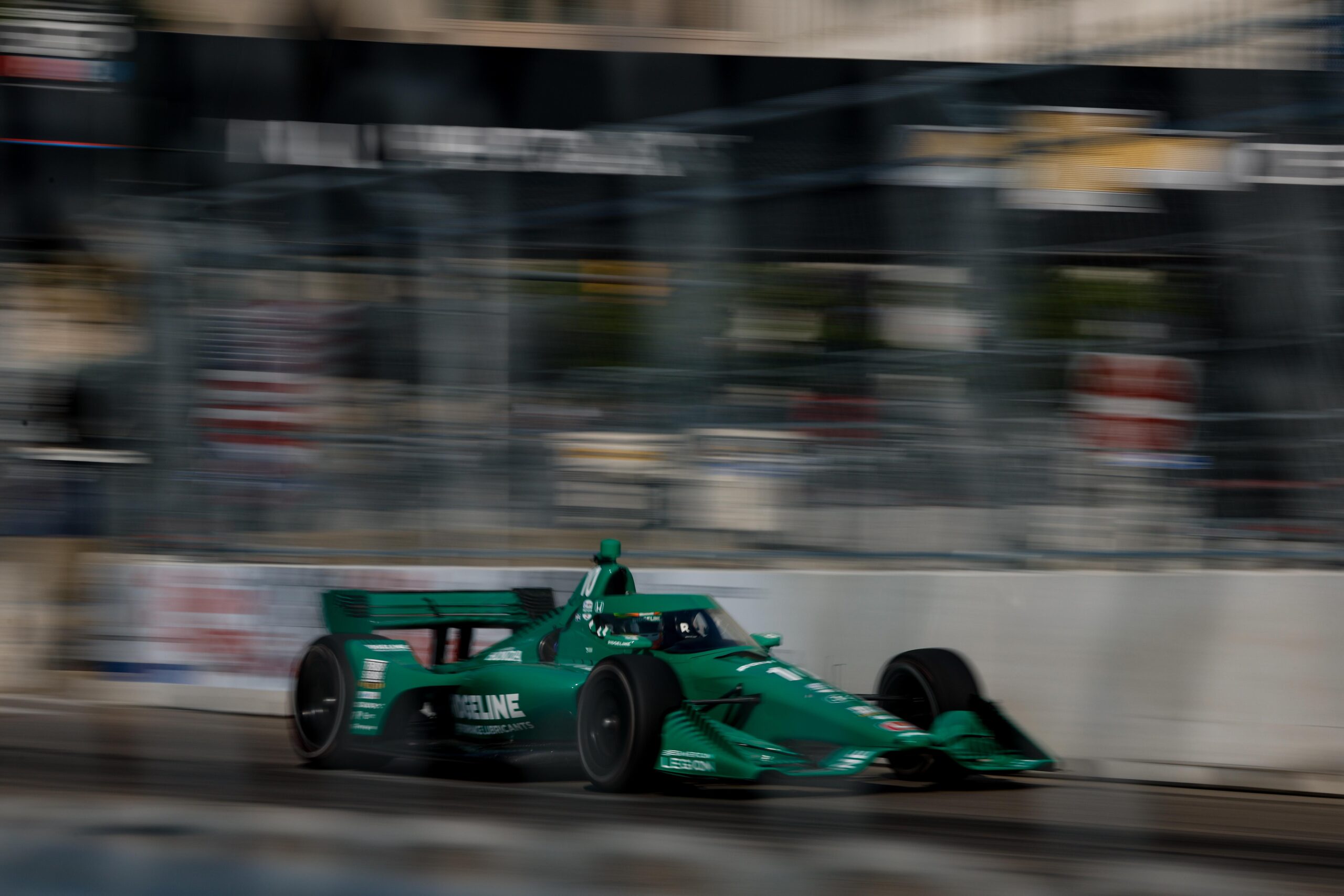 Palou domina corrida conturbada e sai com vitória no GP de Detroit