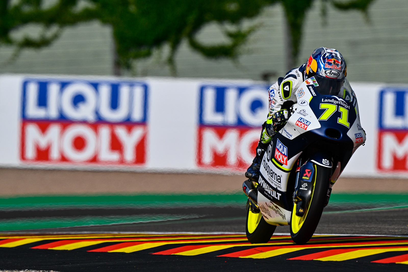 Sasaki sobra e conquista pole da Moto3 na Alemanha. Moreira é nono